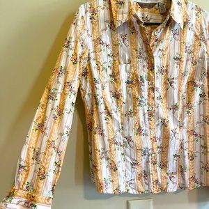 Caribbean Joe button down shirt with mother of pearl buttons.